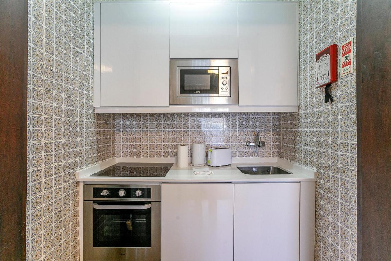 Lovelystay - Genuine Bonfim Balcony Flat Porto Bagian luar foto