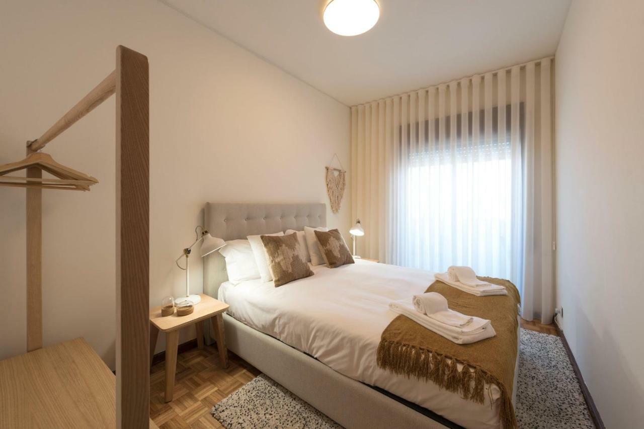 Lovelystay - Genuine Bonfim Balcony Flat Porto Bagian luar foto