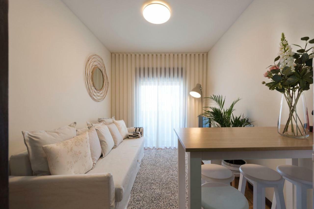Lovelystay - Genuine Bonfim Balcony Flat Porto Bagian luar foto