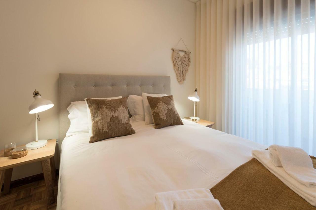 Lovelystay - Genuine Bonfim Balcony Flat Porto Bagian luar foto