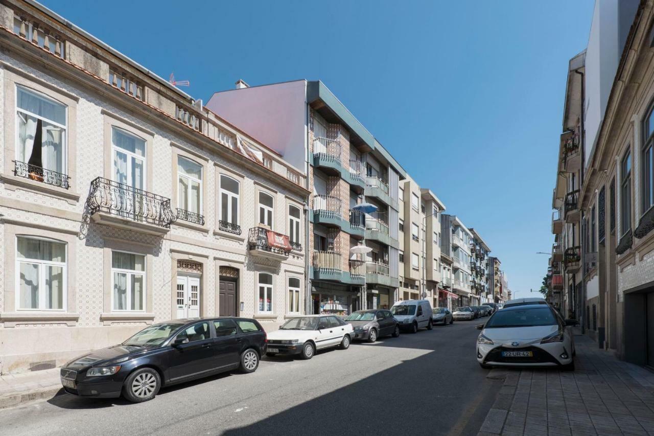 Lovelystay - Genuine Bonfim Balcony Flat Porto Bagian luar foto